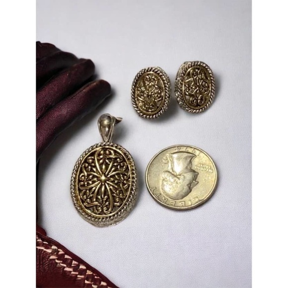 Two tone floral Pendant & Earrings set silver gold tone - Picture 3 of 7